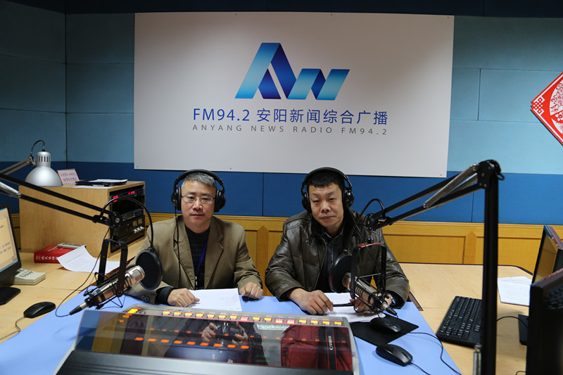 益和熱力公司董事長、總經(jīng)理楊永峰在我市網(wǎng)上市民之家與廣大用戶群眾及網(wǎng)友進行了在線交流溝通